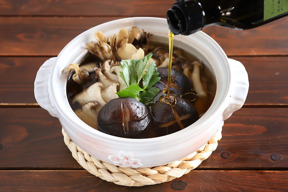 品味特級初榨綠橄欖油的香氣：蘑菇土鍋蒸煮